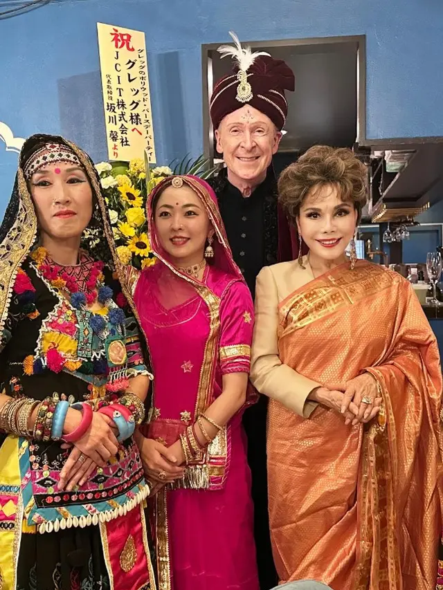 Potret Dewi Soekarno Pakai Baju India