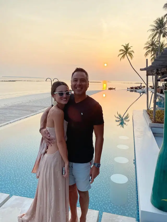 7 Potret Kemesraan Julie Estelle dengan Suami Usai 5 Bulan Pernikahan