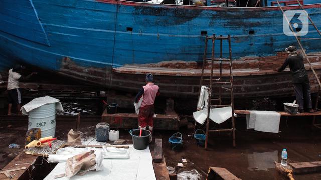 Mengintip Perbaikan Kapal Nelayan di Masa Pandemi COVID-19