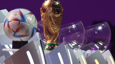 Trofi Piala Dunia (Photo: AFP)