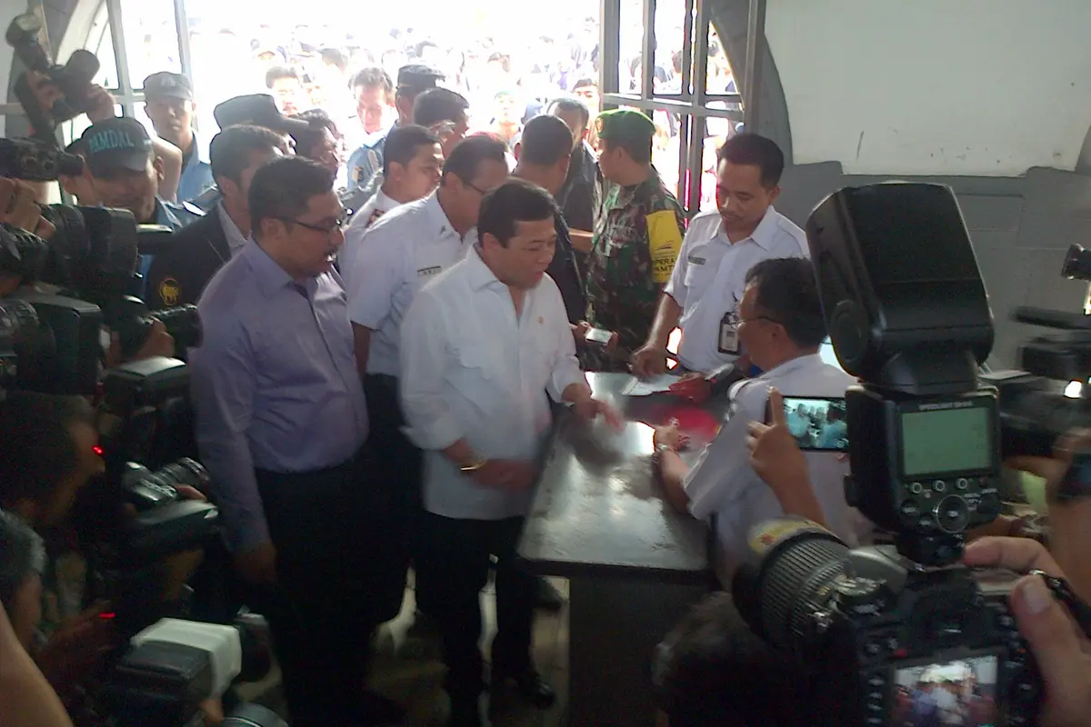 Ketua DPR Setya Novanto mengunjungi Stasiun Pasar Senen