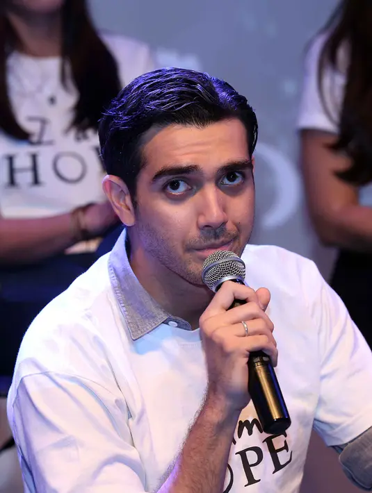 Film yang disutradarai oleh Adilla Dimitri dan diproduseri oleh trio Wulan Guritno, Amanda dan Janna Soekasah ini diharapkan memberikan edukasi pada masyarakat tentang bagaimana menumbuhkan solidaritas terhadap penderita kanker. (Nurwahyunan/Bintang.com)