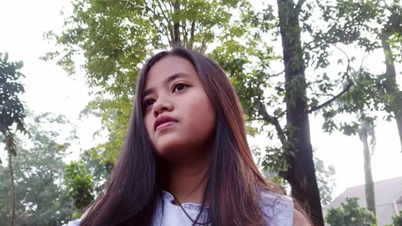 [Bintang] Hanin Dhiya Cover Single Aldi CJR, Biar Aku yang Pergi