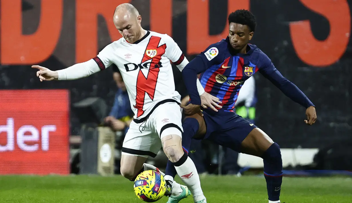 <p>Barcelona dipaksa mengakui keunggulan Rayo Vallecano dalam lanjutan Liga Spanyol. Los Cules menyerah 1-2 setelah tertinggal dua gol lebih dulu. (AP Photo/Pablo Garcia)</p>