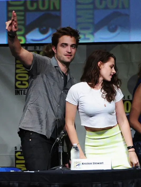 Melansir Ace Showbiz, hubungan Pattinson dan Stewart yang sudah berakhir lama itu kini kembali terjalin. Belakangan ini keduanya kembali gencar untuk berkomunikasi di waktu senggangnya. (AFP/Kevin Winter)