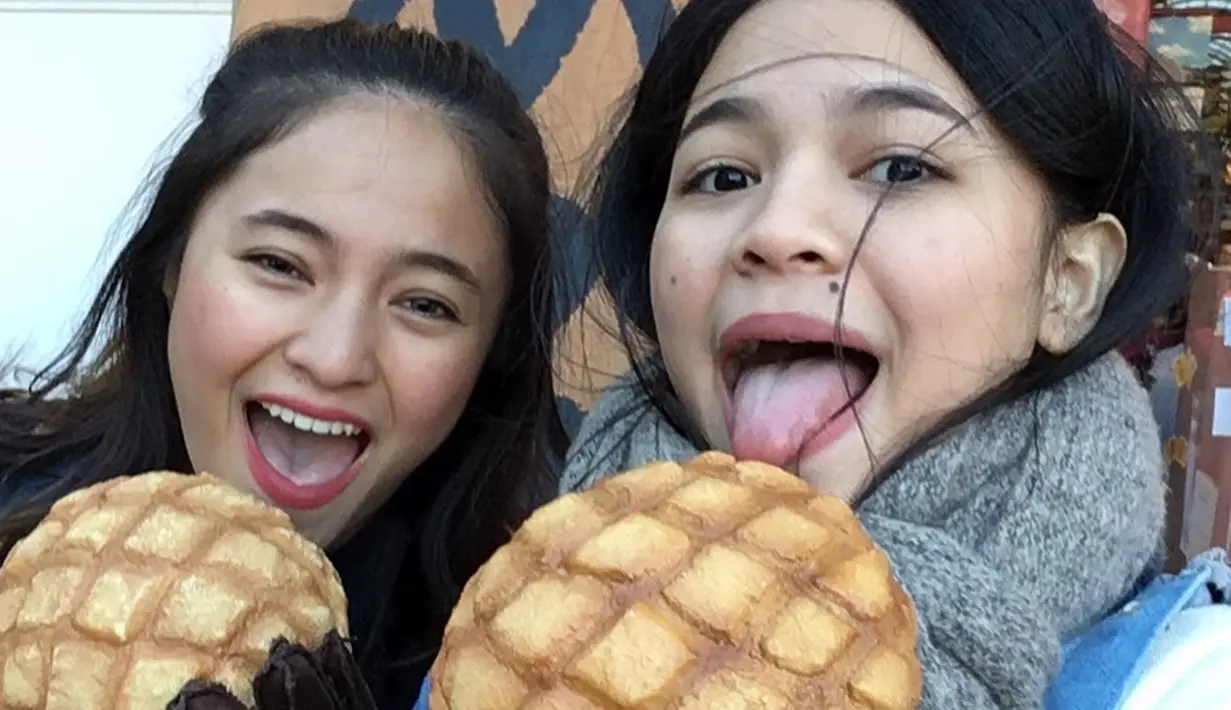 "Happiest birthday mi loveliest," tulis Marshanda dalam keterangan unggahan. Sejumlah potret yang dibagikannya itu dibanjiri komentar positif dari netizen yang memuji keharmonisan dan kedekatan mereka, bahkan menyebutnya sebagai sister goals. (Liputan6.com/IG/@marshanda99)