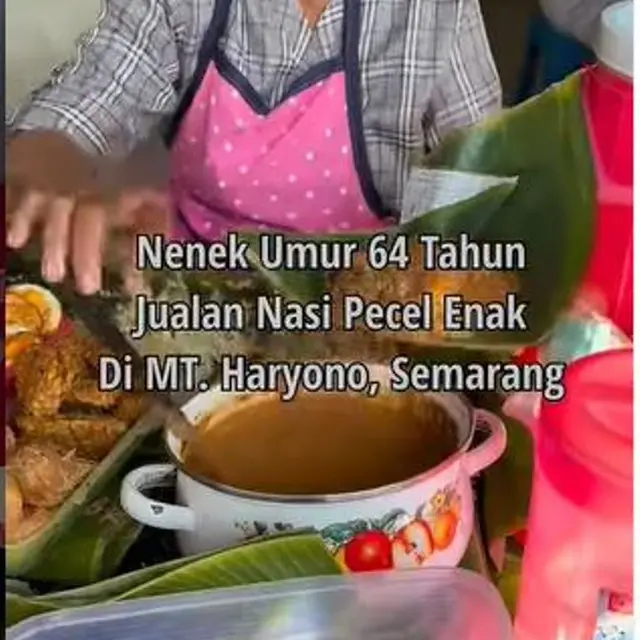 Nenek 64 Tahun Jualan Nasi Pecel, Dagangannya Selalu Laris