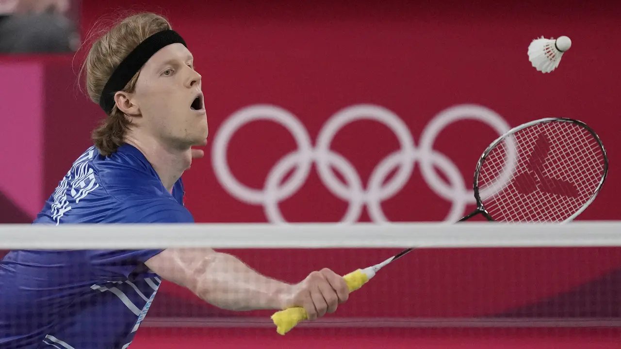 Foto: Anthony Sinisuka Ginting ke Semifinal Olimpiade Tokyo 2020 usai Pecundangi Anders Antonsen