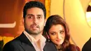 Tak ayal hal tersebut membuat Aishwarya Rai dan Abhishek Bachchan menjadi bulan-bulan komentar pedas dari para warganet. (Foto: bollywoodlife.com)