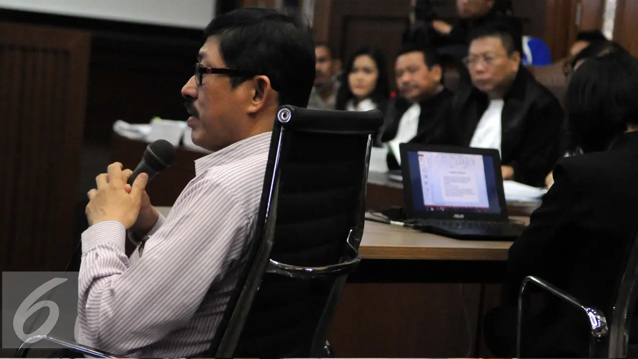 20160907- Dengar Kesaksian Ahli Patologi, Jessica Tersenyum-Jakarta- Helmi Afandi