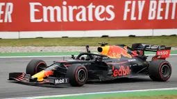 Pebalap Red Bull Max Verstappen melakukan selebrasi usai memenangkan F1 GP Jerman di Hockenheimring, Hockenheim, Minggu (28/7/2019). Ini adalah kemenangan kedua Verstappen pada persaingan F1 GP 2019. (Fabian Sommer/dpa via AP)