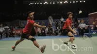 Pasangan Tontowi Ahmad/Liliyana Natsir, mengahadapi pasangan Korea, Kim Dukyoung/Kim Ha Na di Indonesia Open 2017 di JCC, Selasa (13/6/2017). Ganda Campuran Indonesia itu menang dengan skor 19-21, 21-19, dan 21-18. (Bola.com/M Iqbal Ichsan)