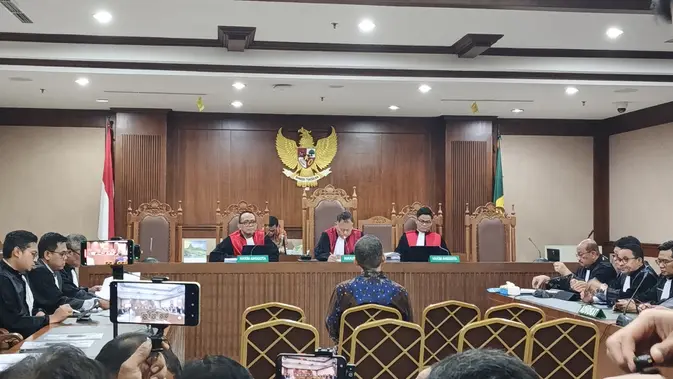 Dakwaan Berlapis Silmy Karim di Kasus Izin Tinggal WNA