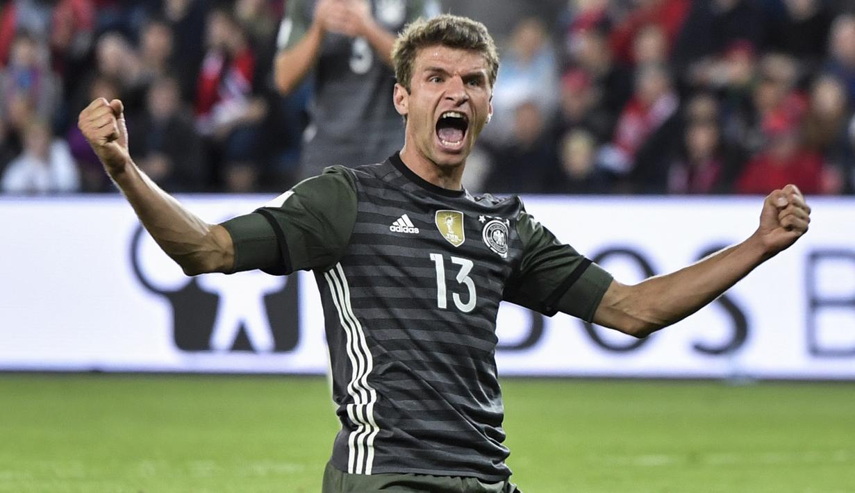 7. Thomas Mueller (Jerman) - Penyerang nomor punggung 13 ini memang biasa saja untuk urusan mencetak gol. Namun bersama Der Panser bukan tidak mungkin dirinya menjadi top scorer karena akan menjadi tumpuan lini depan. (AFP/John Macdougall)