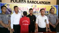 Pelaku pencabulan terhadap dua orang siswi SD di Kabupaten Sarolangun, Jambi menyerahkan diri. (Foto: Husnil/B Santoso/Liputan6.com)
