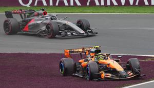 Pembalap McLaren asal Inggris, Lando Norris, mengemudikan mobilnya selama sesi kualifikasi Grand Prix Formula Satu Australia di Albert Park, Melbourne, Australia, Sabtu, 7 Maret 2026. (AP Photo/Asanka Brendon Ratnayake)