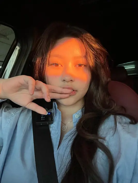 Ia sudah merilis single sendiri dan bekerja sama dengan sejumlah musisi. [Instagram.com/aqueneazizdjorghi]