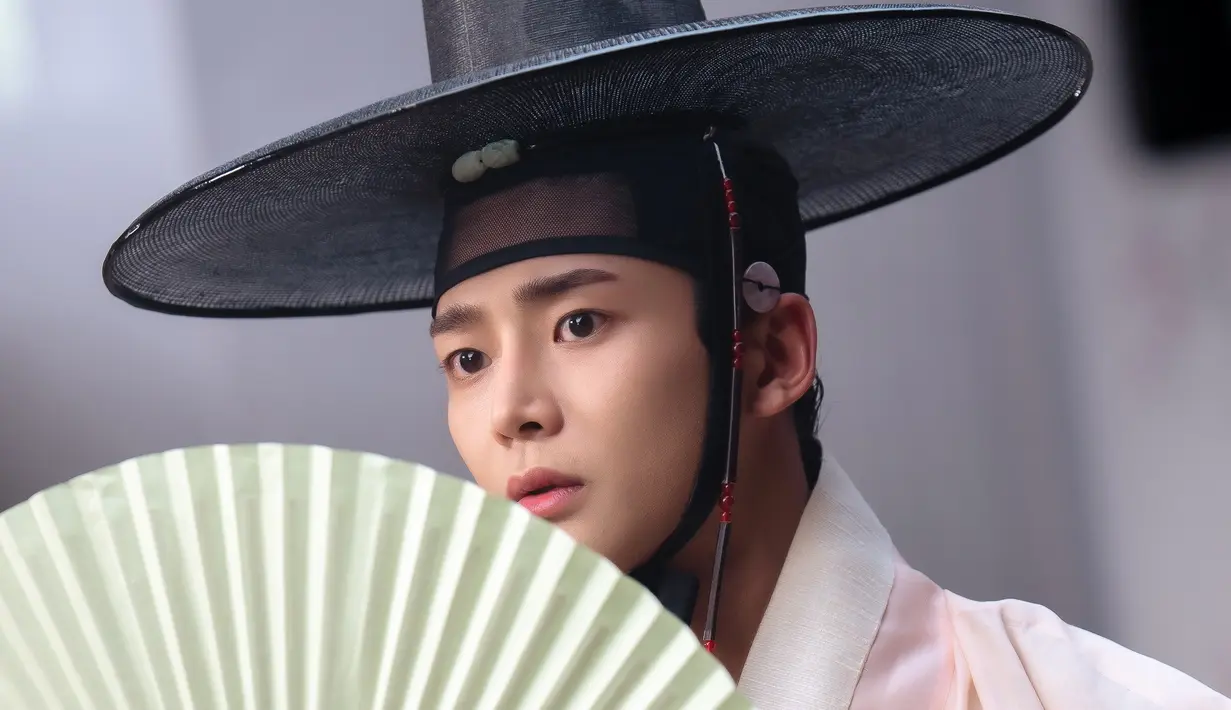 Rowoon, yang berperan sebagai pemeran utama pria Shim Jung Woo, menjelaskan alasan memilih The Matchmakers. “Saya ingin mengambil tantangan genre komedi. Sebenarnya menurutku komedi adalah genre yang paling sulit.” (Foto: Instagram/ KBS2)