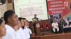 Menpora Imam Nahrawi memberi sambutan pembuka Diklat Paskibraka Nasional 2018 di Wisma Soegondo Cibubur, Jakarta, Kamis (26/7). Diklat diikuti 68 siswa terbaik dari 34 provinsi di Indonesia. (Liputan6.com/Helmi Fithriansyah)