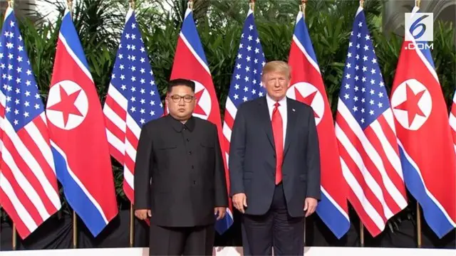 Presiden Donald Trump dan Chairman Kim Jong-un telah tiba di Hotel Capella, Pulau Sentosa, lokasi pertemuan puncak KTT Korea Utara-Amerika Serikat, sekitar pukul 08.50 waktu setempat, Selasa 12 Juni 2018. Keduanya bahkan tiba pada waktu yang hampir b...