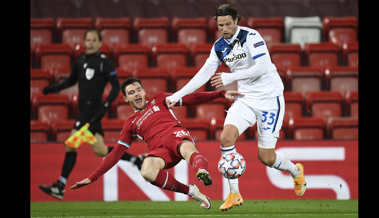 Bek sayap Atalanta, Hans Hateboer (kanan) saat ini adalah pemain tercepat di Liga Champions musim ini dengan kecepatan larinya mencapai 34,1 km/jam. (Foto: AFP/Pool/Peter Powell)