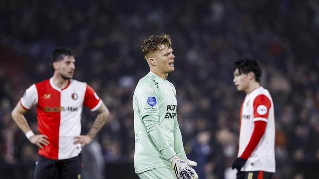 Ronald Koeman Jr (Tengah)