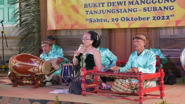 Kolaborasi tari Lengger Banyumasan dengan seniman lokal di Subang, Jawa Barat. (Foto: Baheng/Liputan6.com)