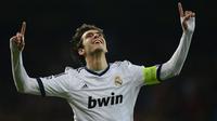 Kaka menjadi atlet pertama di dunia yang mengumpulkan 10 juta pengikut di Twitter saat bermain untuk Real Madrid pada 2012. Sayangnya, penampilannya di Santiago Bernabeu tak segemilang di AC Milan dan banyak terganggu oleh cedera. (AFP/Pierre-Philippe Marcou)