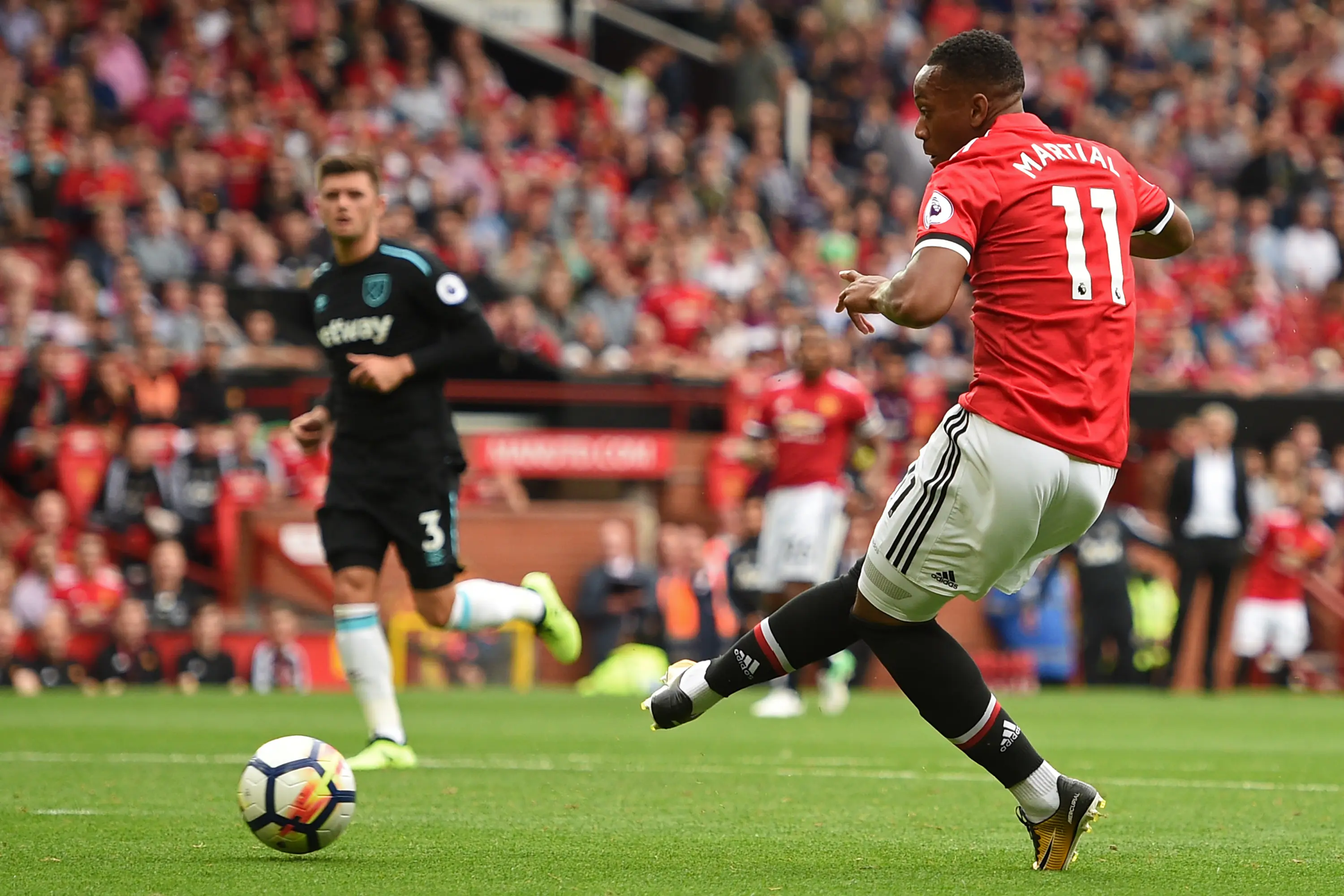 Anthony Martial mulai rajin mencetak gol untuk Manchester United. (AFP/Oli Scarff)
