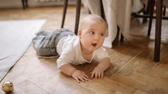 Tips Stimulasi untuk Bayi agar Cepat Duduk dan Merangkak