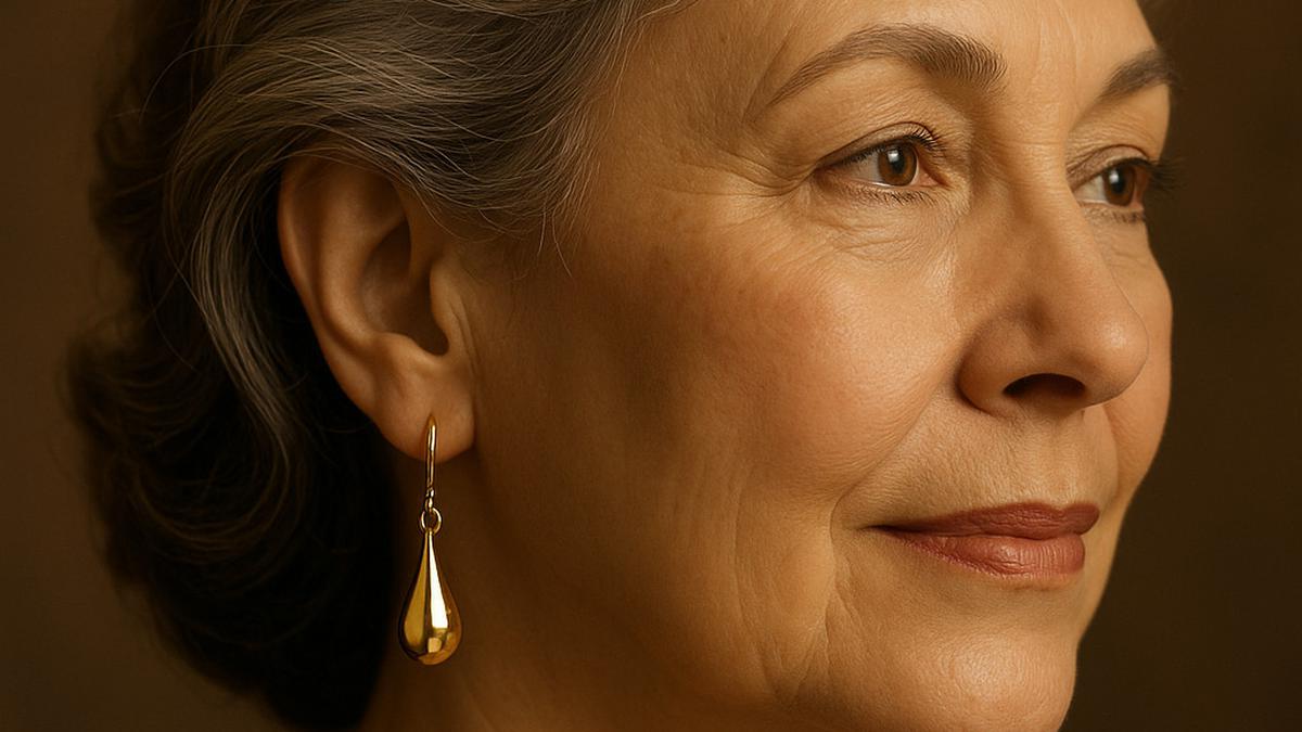 6 Model Anting Toge untuk Ibu-Ibu Usia 50 Tahunan, Tampil Lebih Muda dan Elegan di 2025