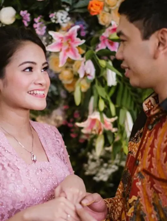 Lama tidak terdegar kabarnya, Juwita Maritsa datang membawa kabar bahagia, dimana dirinya telah melangsung lamaran dengan sang kekasih. (Liputan6.com/IG/jmaritsas)