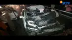 Sebuah sedan Accord ringsek parah di bagian depan setelah mengalami kecelakaan di Tol Dalam Kota, Cawang, Jakarta Timur, Minggu (6/8/2017).