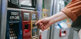 Ilustrasi Mesin ATM Credit: pexels.com/Liliana