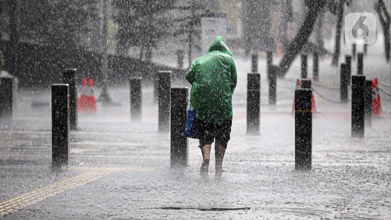 Potensi Cuaca Ekstrem di Akhir Tahun, Pemprov DKI Kaji Penerapan WFH