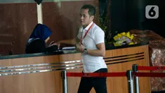 Advokat PDIP, Donny Tri Istiqomah memenuhi panggilan penyidik KPK di Jakarta, Rabu (12/02/2020). Donny Tri Istiqomah dipanggil sebagai saksi terkait kasus dugaan suap penetapan pergantian antarwaktu (PAW) anggota DPR untuk tersangka mantan Komisioner KPU Wahyu Setiawan. (merdeka.com/Dwi Narwoko)