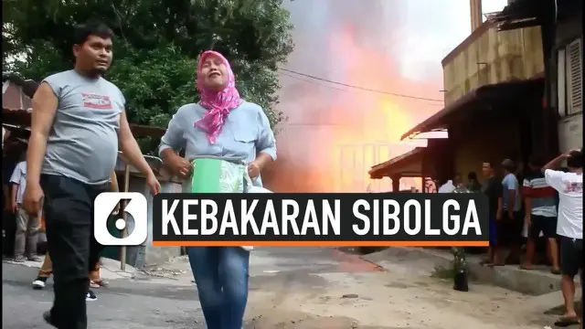 Kebakaran melanda belasan rumah di Kabupaten Sibolga Sumatera Utara. Diduga kebakaran akibat ledakan kompor di salah satu rumah yang terbakar. Kebakaran juga membuat warga histeris.