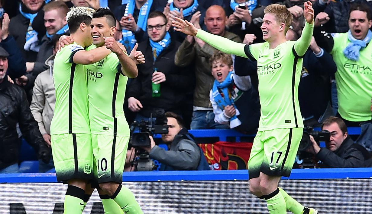 Striker Argentina yang pensiun dini pada Desember 2021 bersama Barcelona ini menjadi pemain ketiga yang sukses mencetak hattrick ke gawang Chelsea di Stamford Bridge pada era Premier League. Momen itu terjadi pada pekan ke-34 Premier League musim 2015/2016 saat timnya Manchester City menang 3-0 atas Chelsea (16/4/2016). (AFP/Ben Stansall)