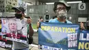 Aktivis melakukan aksi protes ketidakadilan iklim di depan Kedubes Inggris, Jakarta, Rabu (3/11/2021). Aksi juga menentang negara-negara di KTT iklim COP26 membayar utang iklim kepada negara-negara berkembang sebanyak 100 miliar dollar pertahun untuk pembiayaan iklim. (Liputan6.com/Faizal Fanani)
