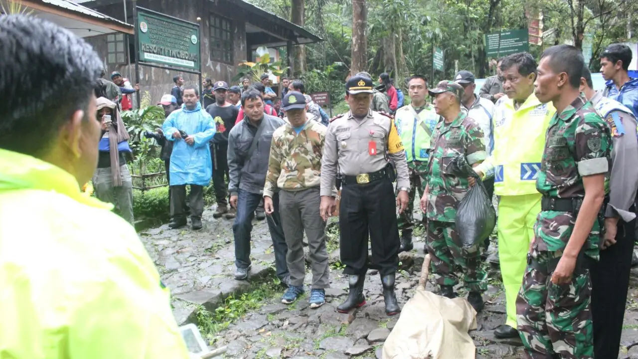 Pendaki gunung tewas