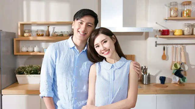 couple bahagia menikah romantis