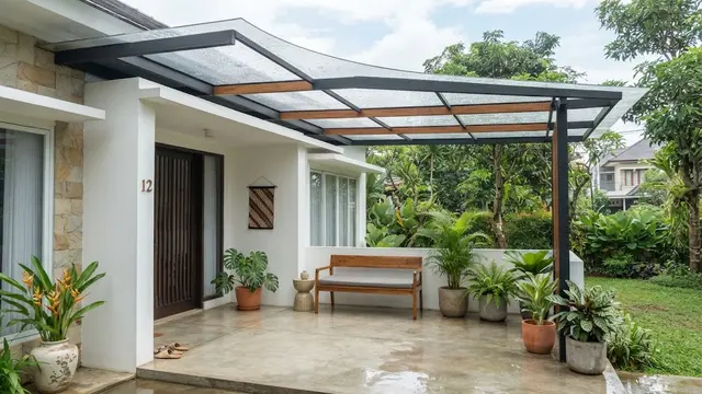 Desain Penutup Teras Transparan yang Melindungi dari Hujan Tanpa Menghalangi Cahaya
