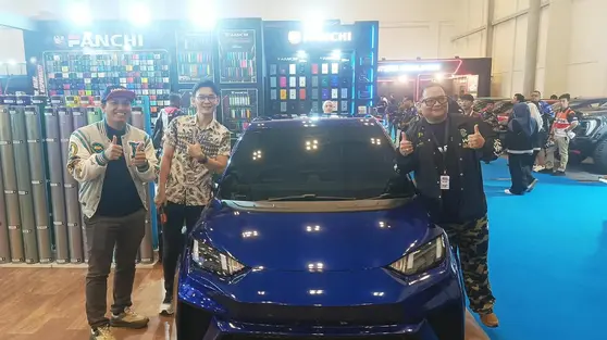 Gentian Blue untuk Mobil Bergaya RWB, Berapa Biaya Wrapping-nya?