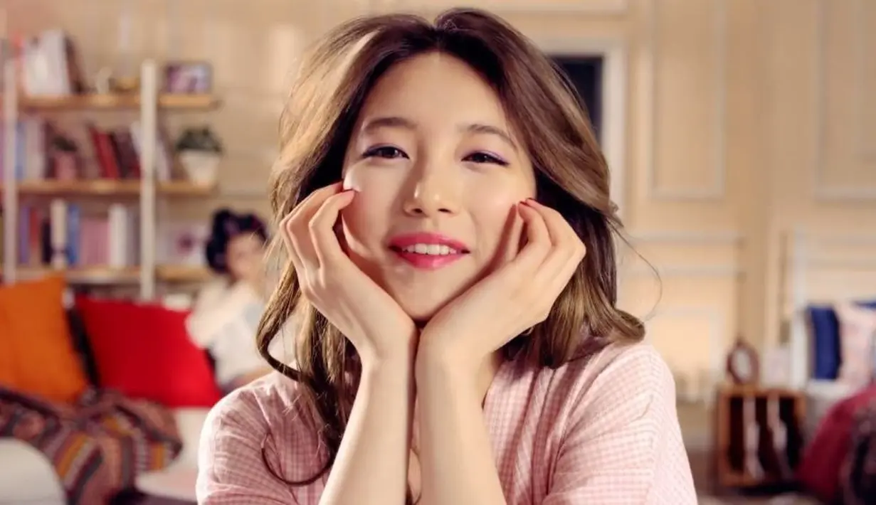 Suzy Miss A juga pernah menyumbang Rp 115 juta. Ia menyumbang secara diam-diam, akan tetapi kabar itu akhirnya bocor. (foto: Soompi)