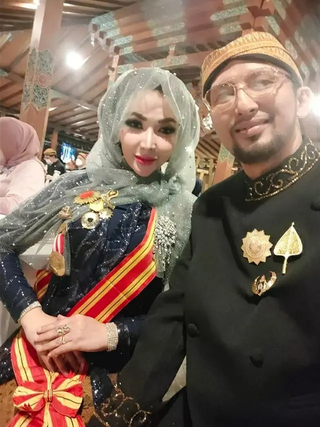 Roro Fitria Hamil