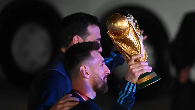Trofi Piala Dunia Kembali ke Argentina Usai Penantian 36 Tahun