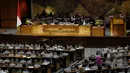 Sejumlah anggota DPR mengikuti Sidang Paripurna dengan agenda awal pelantikan anggota DPR RI Pengganti Antar Waktu (PAW), di Komplek Parlemen, Senayan, Jakarta, Selasa (27/01/2015). (Liputan6.com/Andrian M Tunay) 