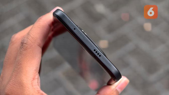 Potret sisi atas bodi Redmi Note 15 Pro+ (Liputan6.com/Arief Ferdian Maulana)