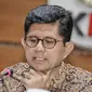 Wakil Ketua KPK Laode M Syarif memberikan keterangan terkait OTT Ketum PPP Romahurmuziy, di gedung KPK, Sabtu (16/3). KPK mengamankan uang total Rp 156 juta dalam operasi tangkap tangan (OTT) di Surabaya pada Jumat (15/3). (Liputan6.com/Faizal Fanani)