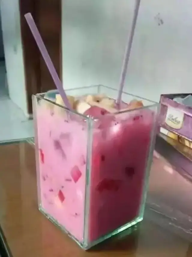 6 Wadah Tempat Minum Es Buah Ini Absurd, Bikin Tepuk Jidat